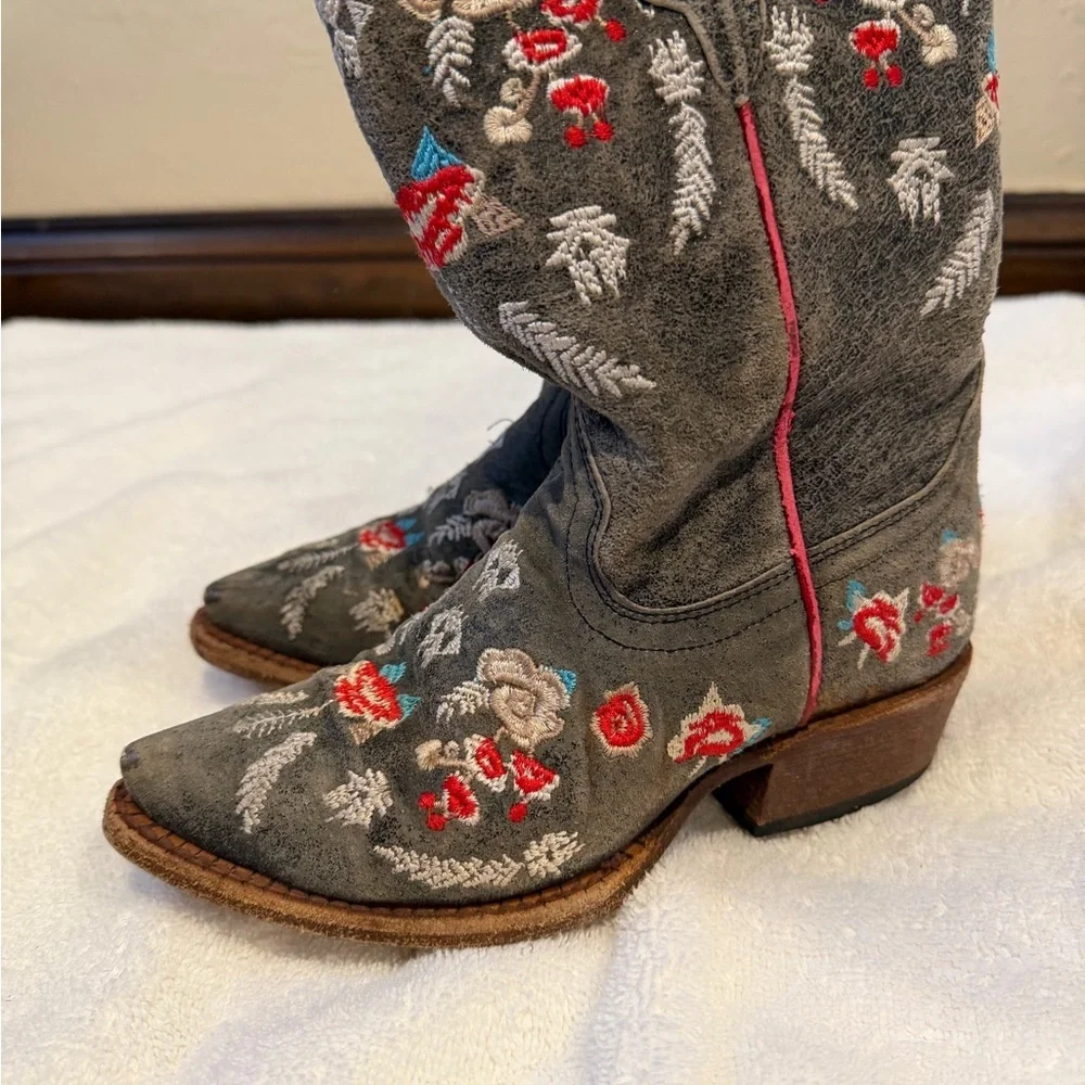 Macie Bean western boots with floral embroidery size kids 11 leather